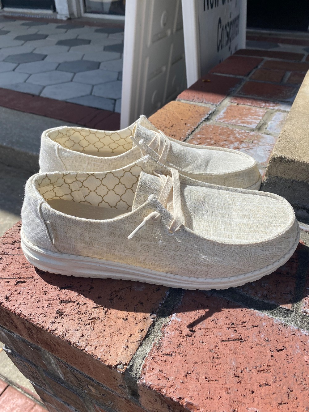 Hey Dude shoes size 9