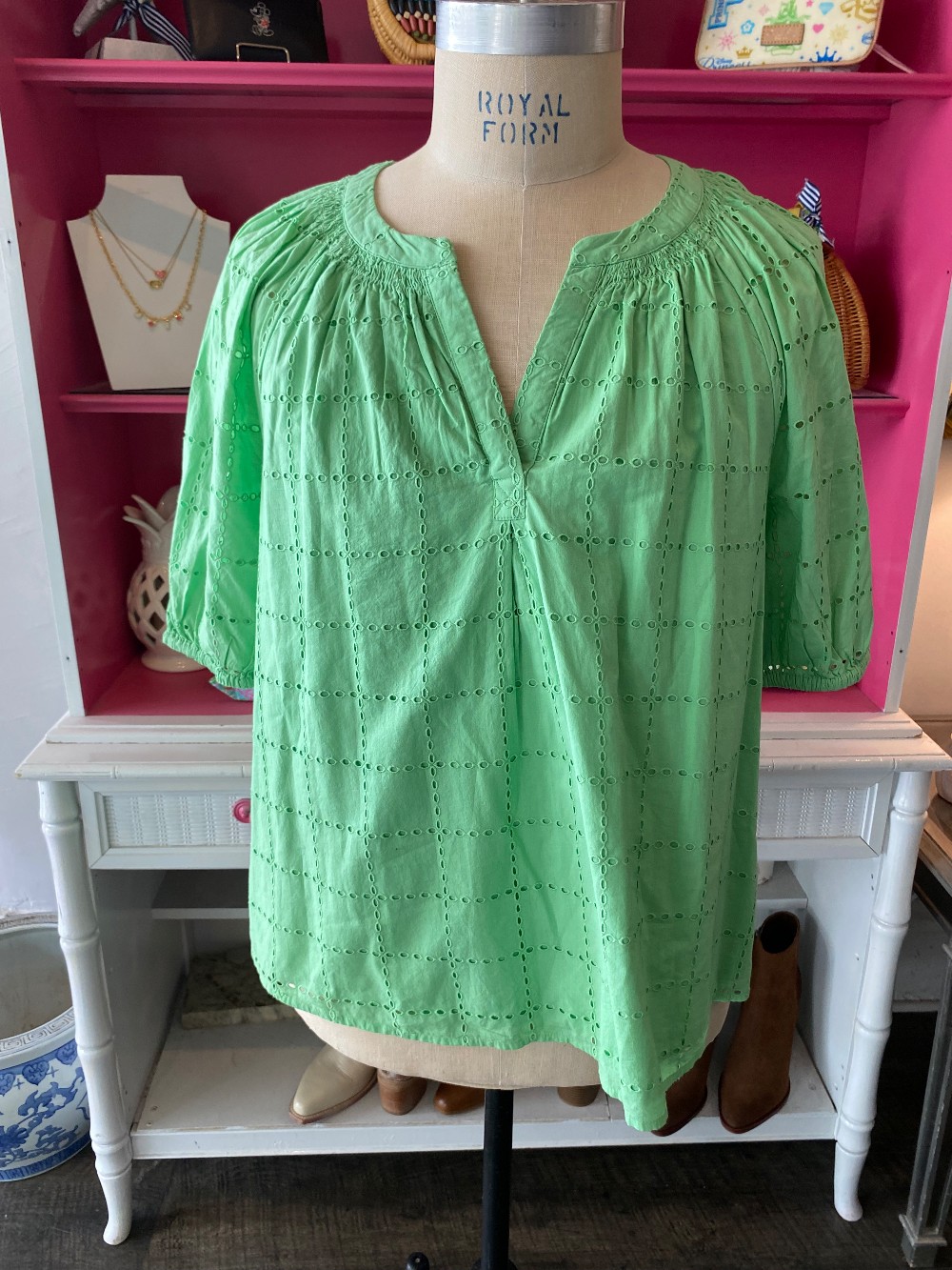 Crown & Ivy eyelet top size XXL NWT