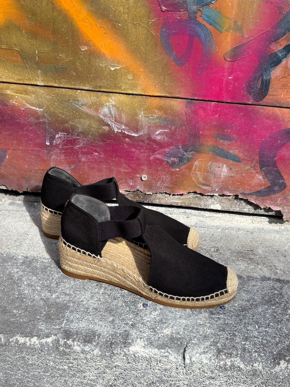 Tory Burch Wedge size 8