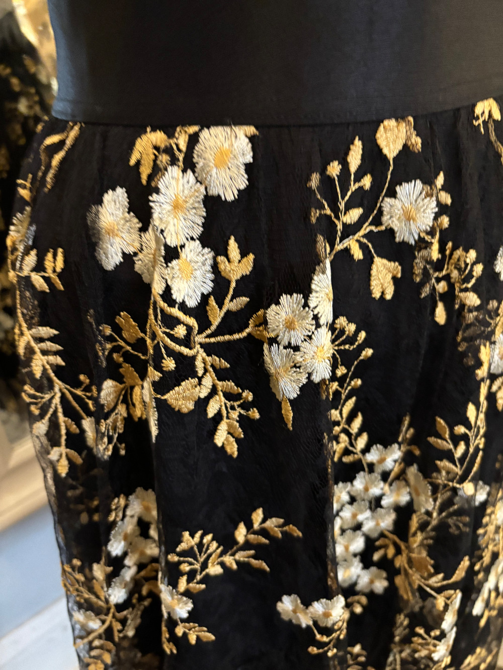 Express skirt size M