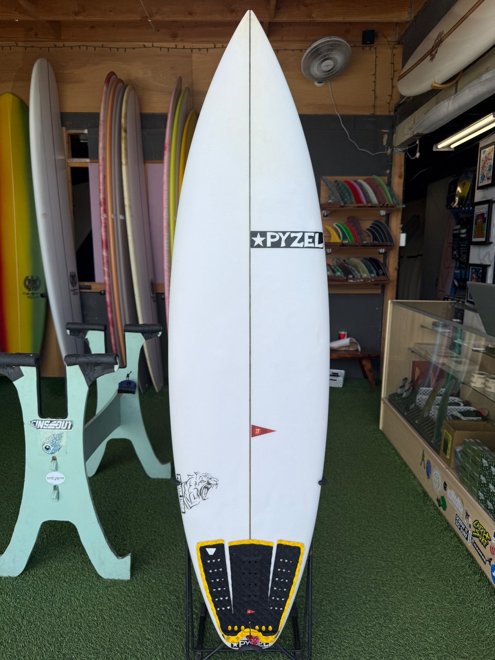 サーフボードUSA Buy the DHD Black Diamond 6ft 0in Surfboard Online Now | Boardcave USA
