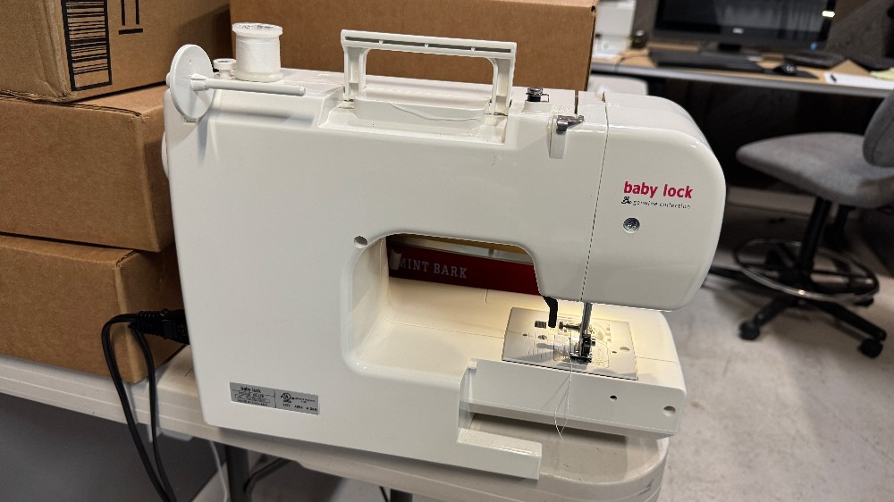 Baby Lock Joy Sewing Machine Multiple Stitch Model #BL25B (Powers On)