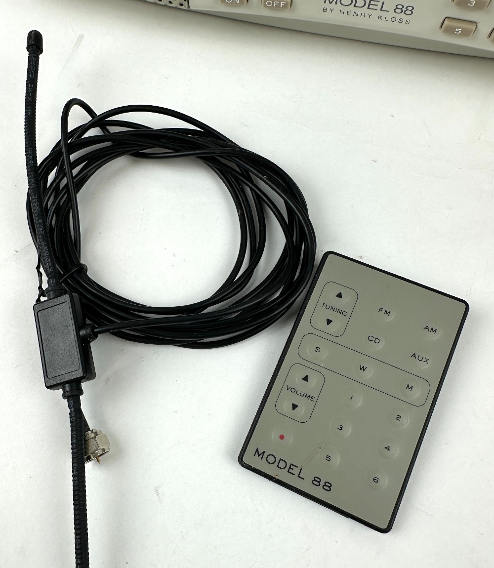 Vintage Cambridge Soundworks Model 88 Henry Kloss Tabletop Radio