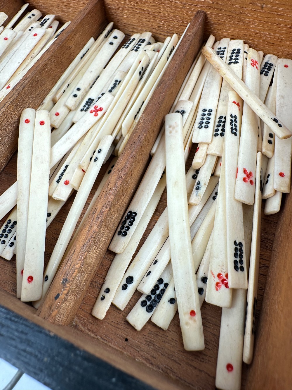 Antique 1920s Mah Jongg Set Lung Chan Wood Case Bone Tiles