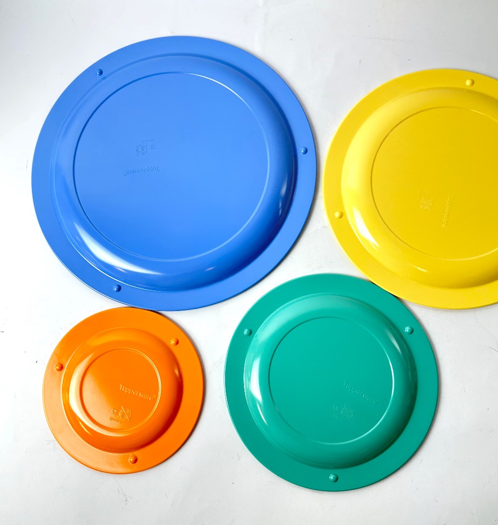 Vintage Tupperware Nesting Plate & Bowl Set New
