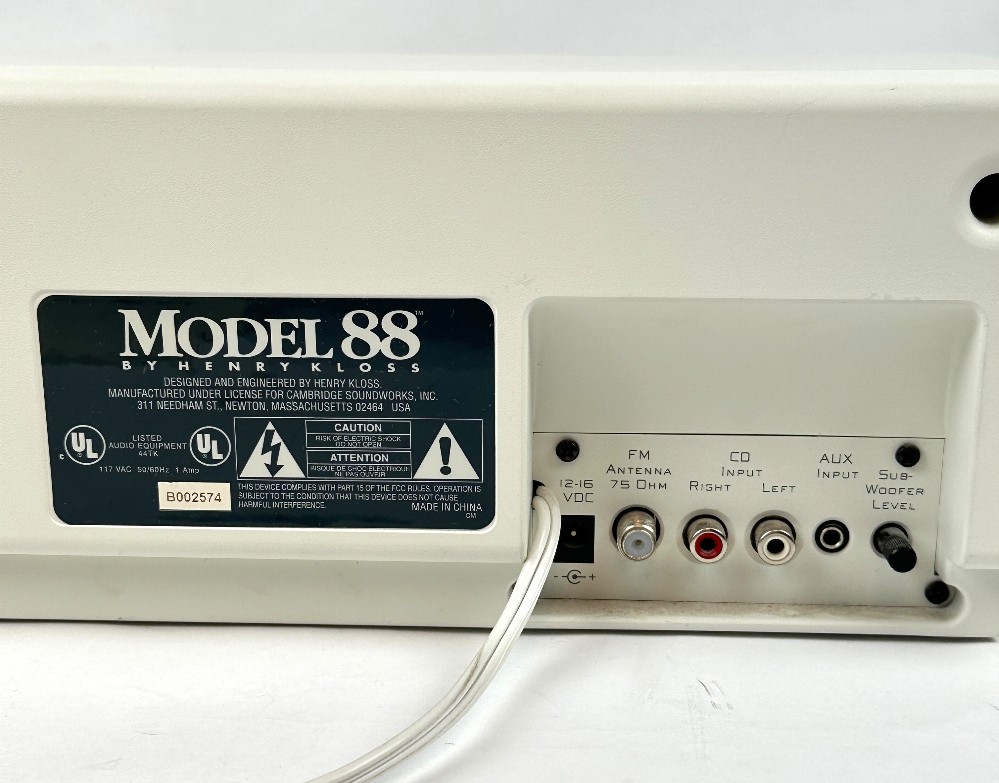 Vintage Cambridge Soundworks Model 88 Henry Kloss Tabletop Radio