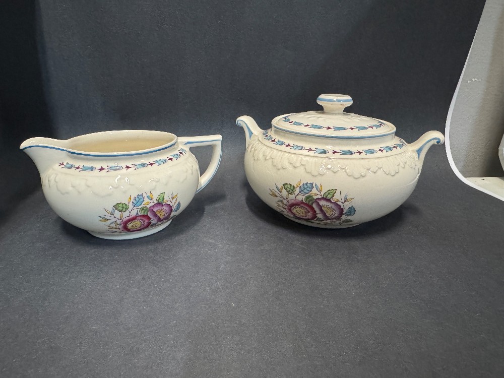 Evenlode Wedgwood Sugar Bowl with Lid and Creamer