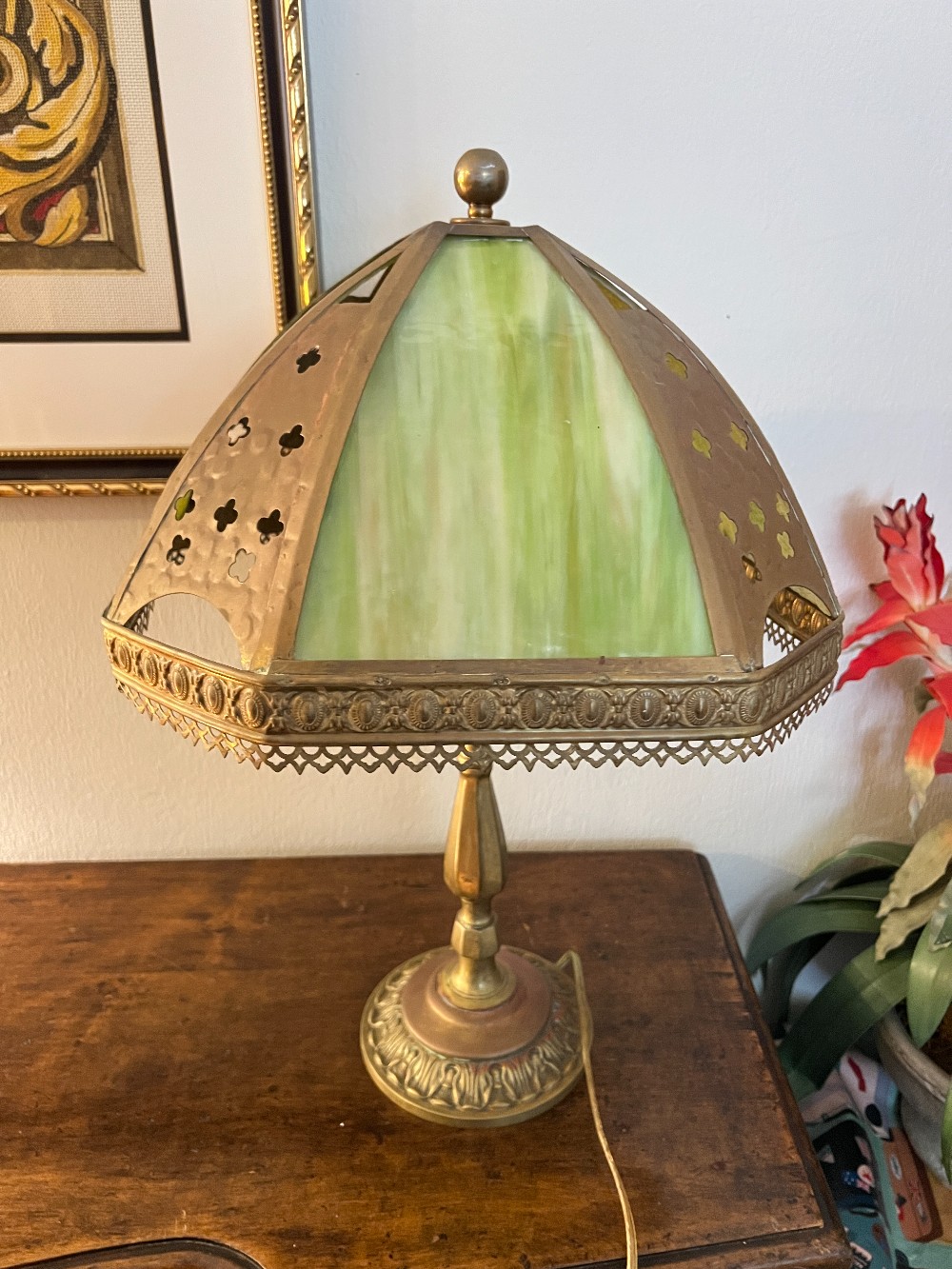 Slag? Glass Lamp (Turns On)