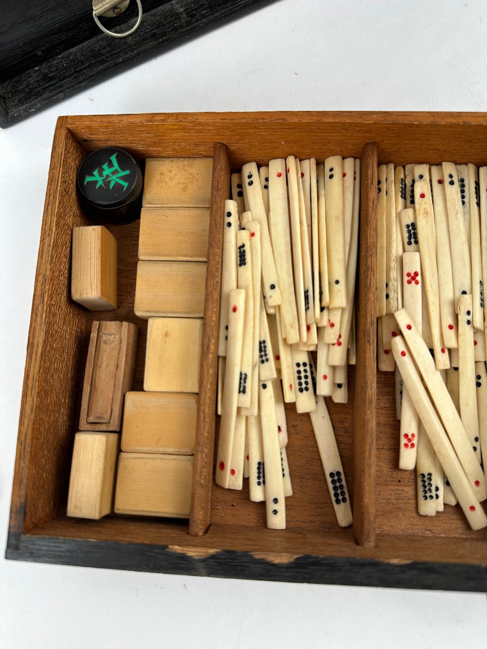 Antique 1920s Mah Jongg Set Lung Chan Wood Case Bone Tiles
