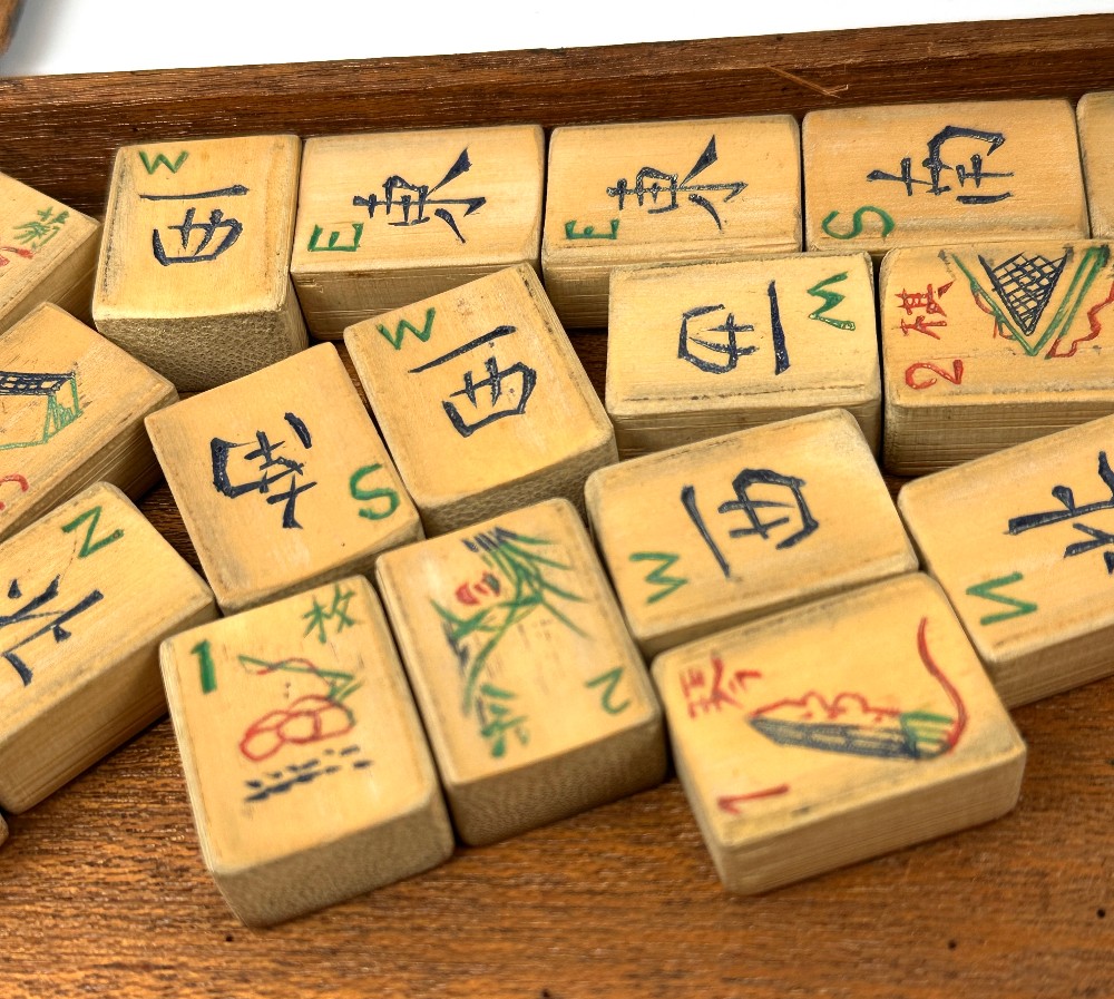Antique 1920s Mah Jongg Set Lung Chan Wood Case Bone Tiles