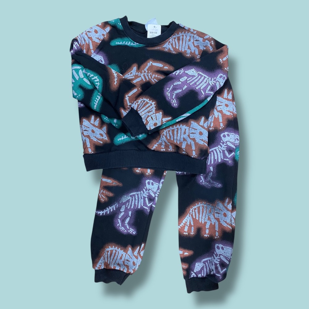 zara black dino sweatsuit 5/6y