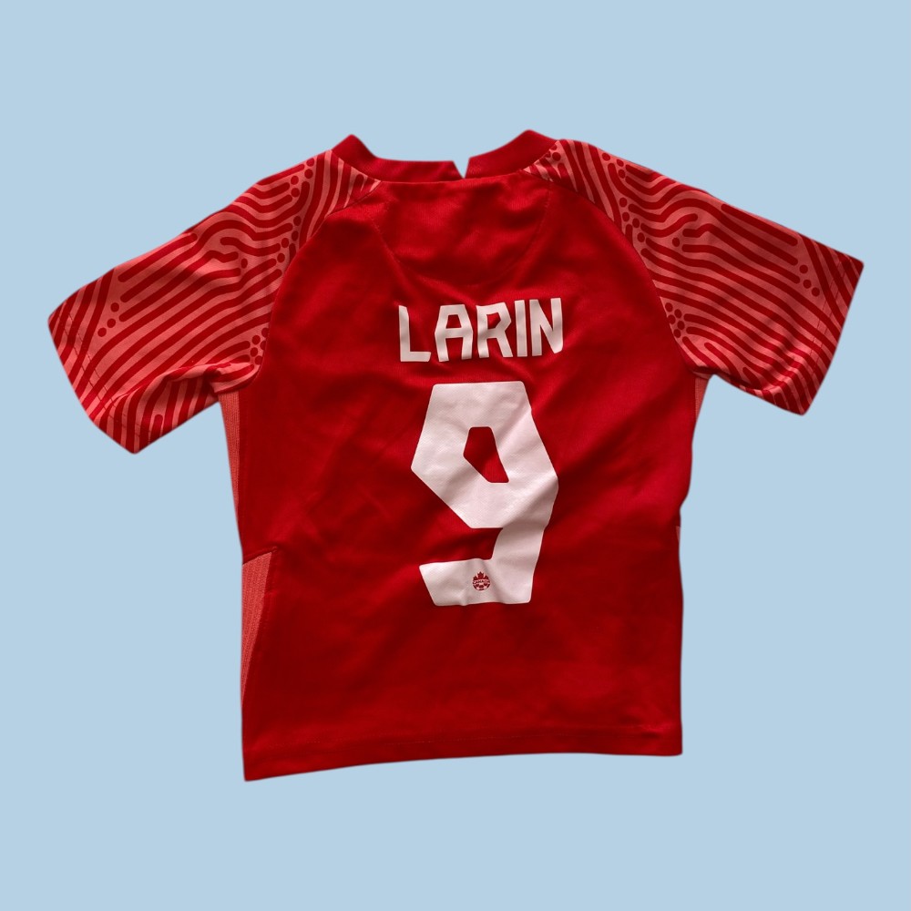 nike soccer top as is light fabric pulls fits 5/6y