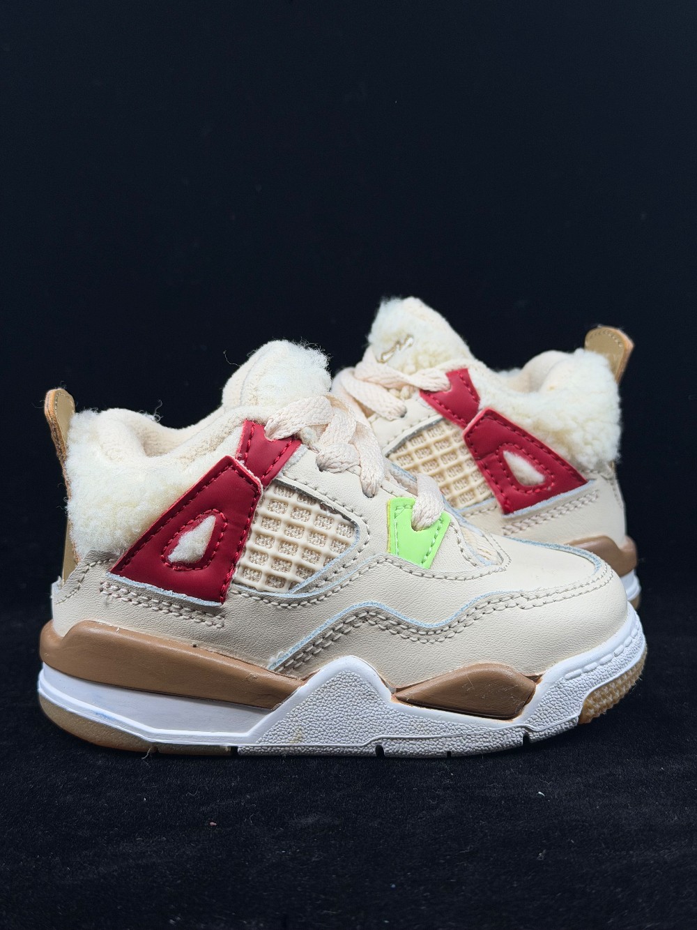AJ 4 (TD) - WHERE THE WILD THINGS ARE