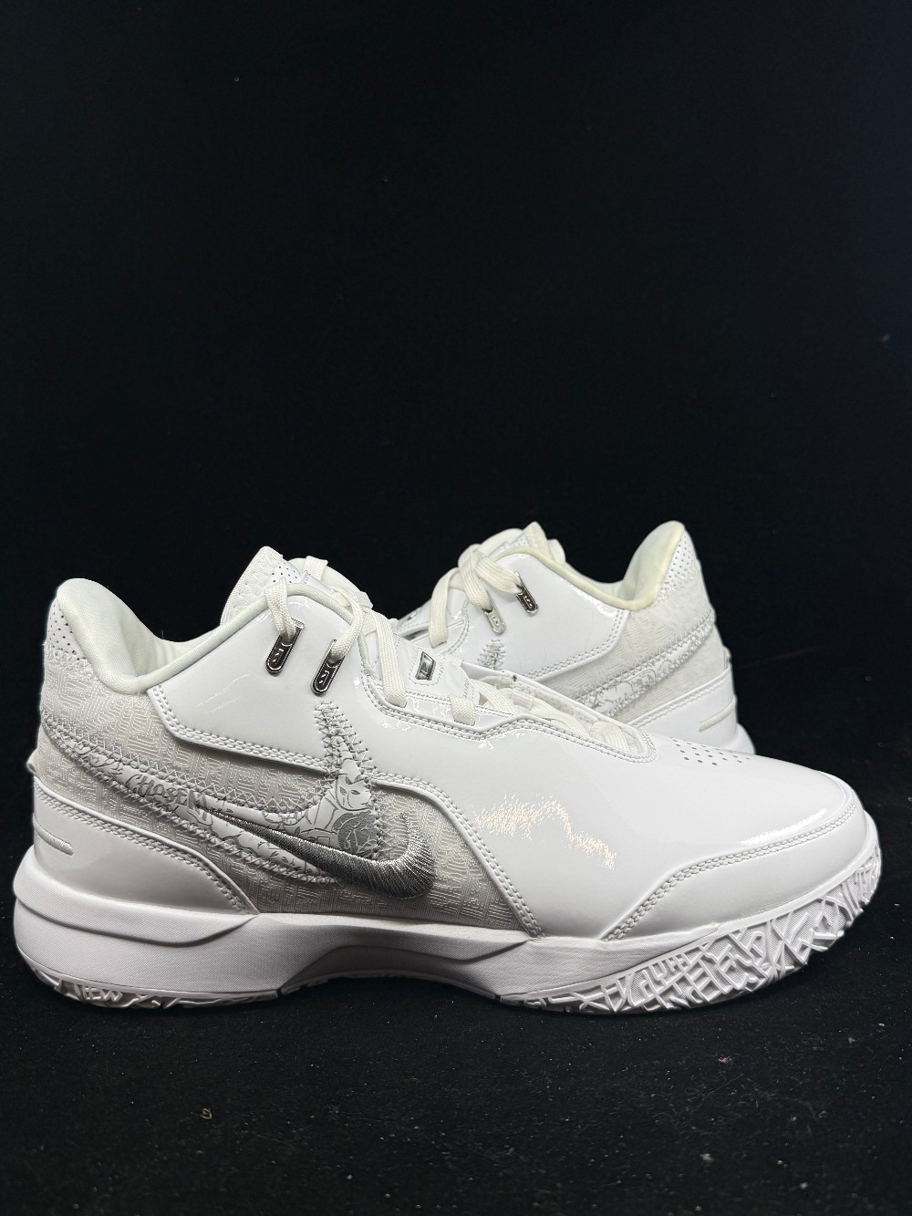 *VNDS/NO BOX LID* NIKE ZOOM LEBRON NXXT GEN AMPD - WHITE SILVER