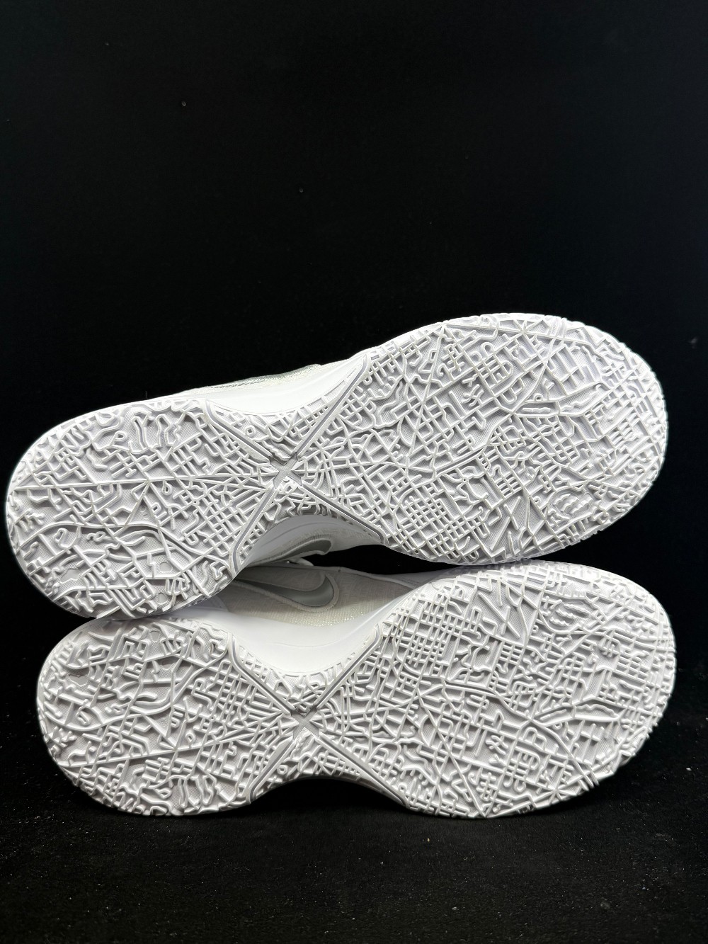 *VNDS/NO BOX LID* NIKE ZOOM LEBRON NXXT GEN AMPD - WHITE SILVER