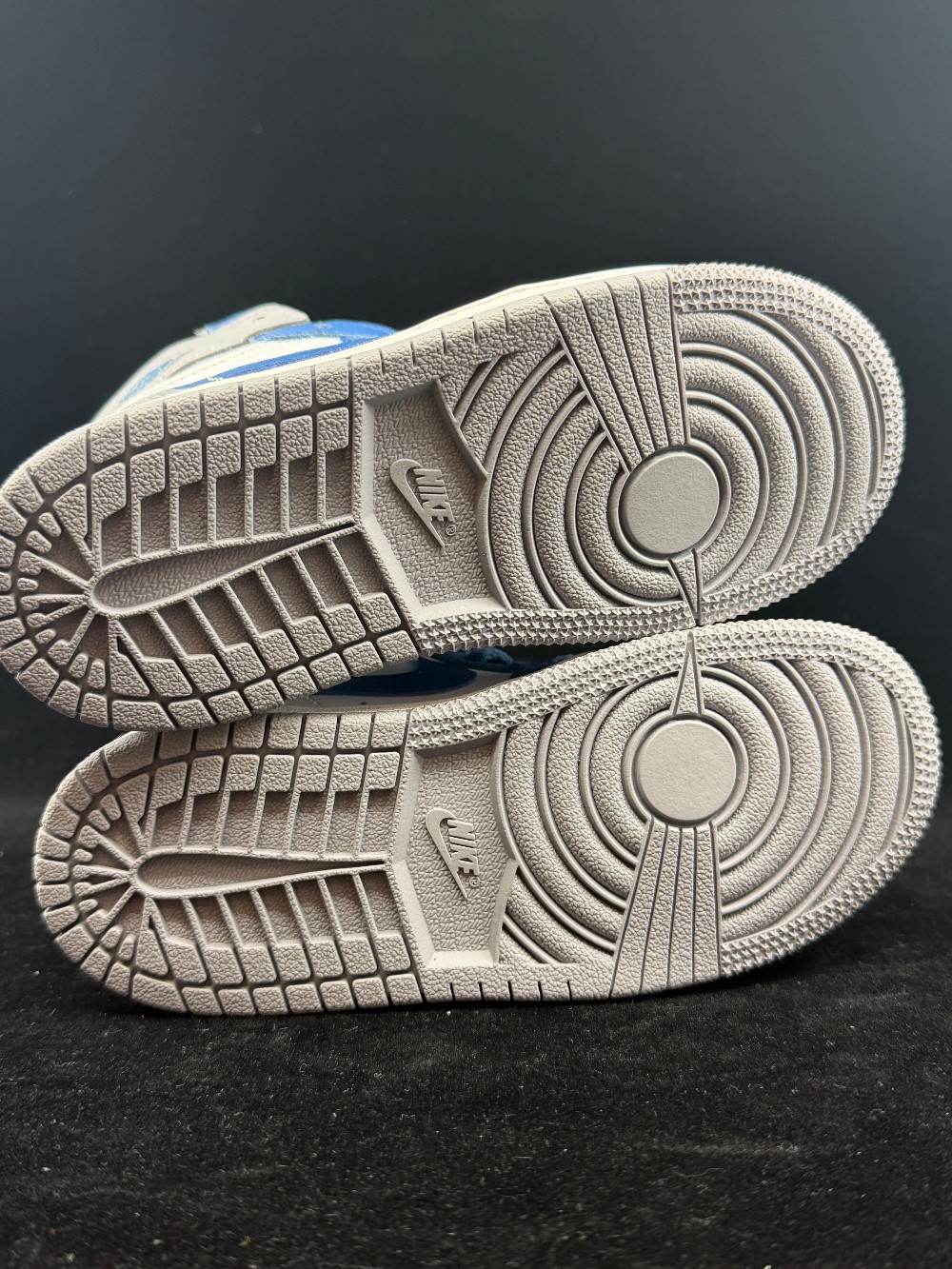 AJ 1 (TD) - TRUE BLUE