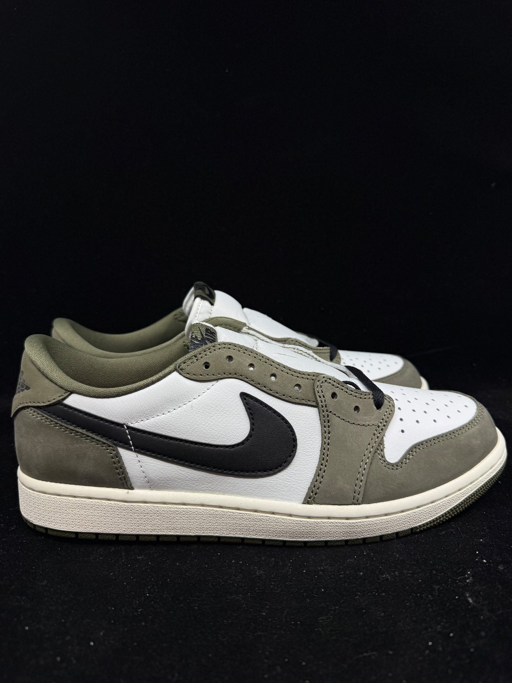 AJ 1 LOW - MEDIUM OLIVE