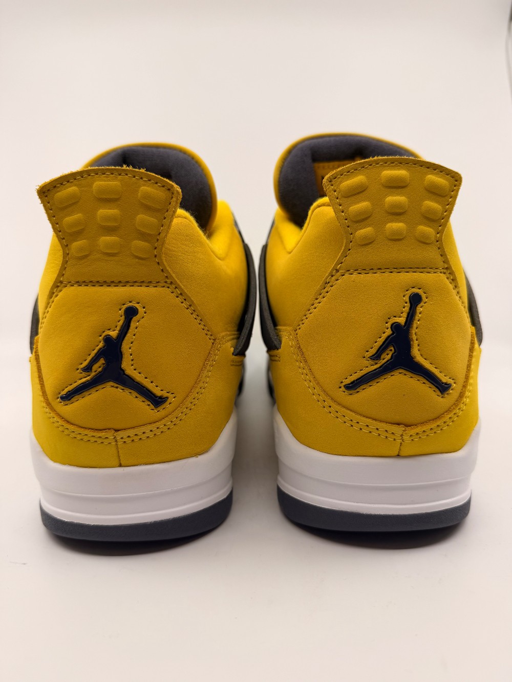 AJ 4 - LIGHTNING (2021)