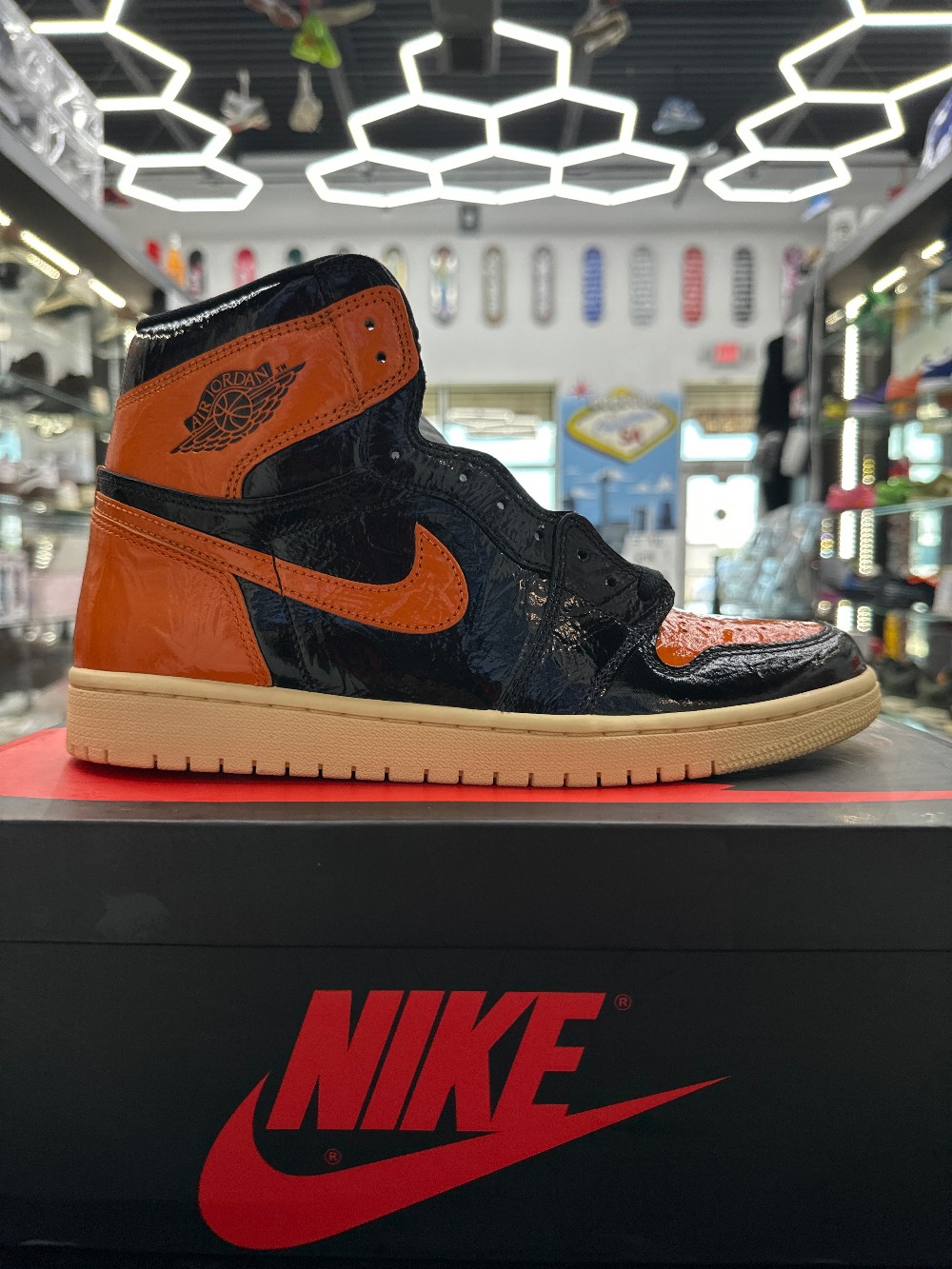 AJ 1 - SHATTERED BACKBOARD 3.0