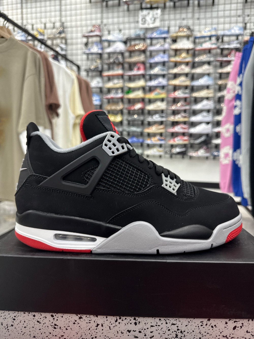 AJ 4 - BRED (2019)