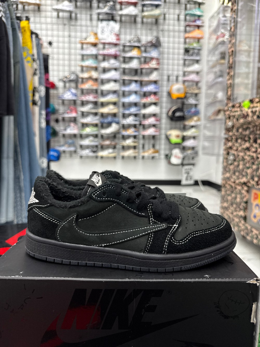 *USED* AJ 1 LOW X TRAVIS SCOTT - BLACK PHANTOM