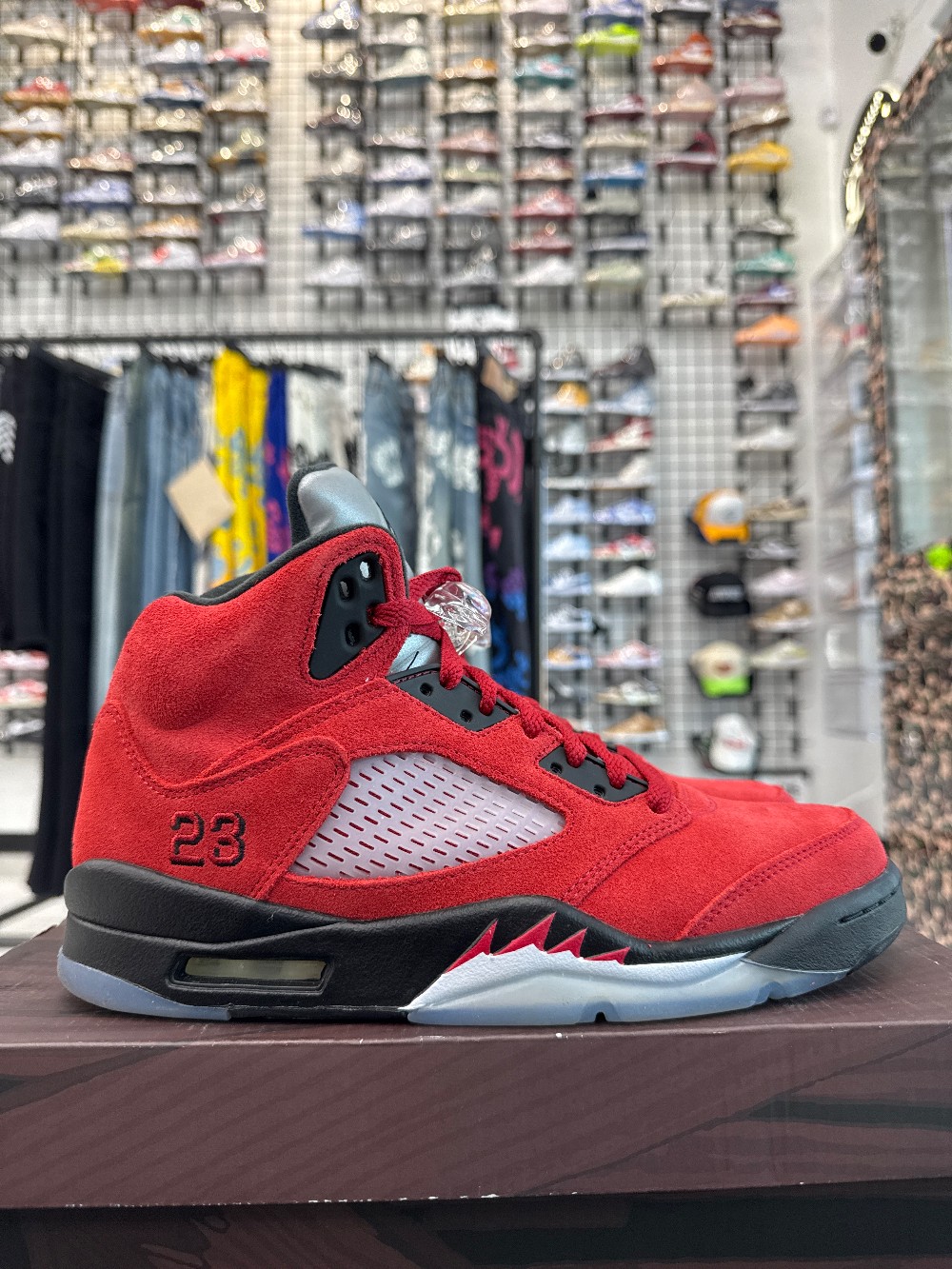 *USED* AJ 5 - RAGING BULL