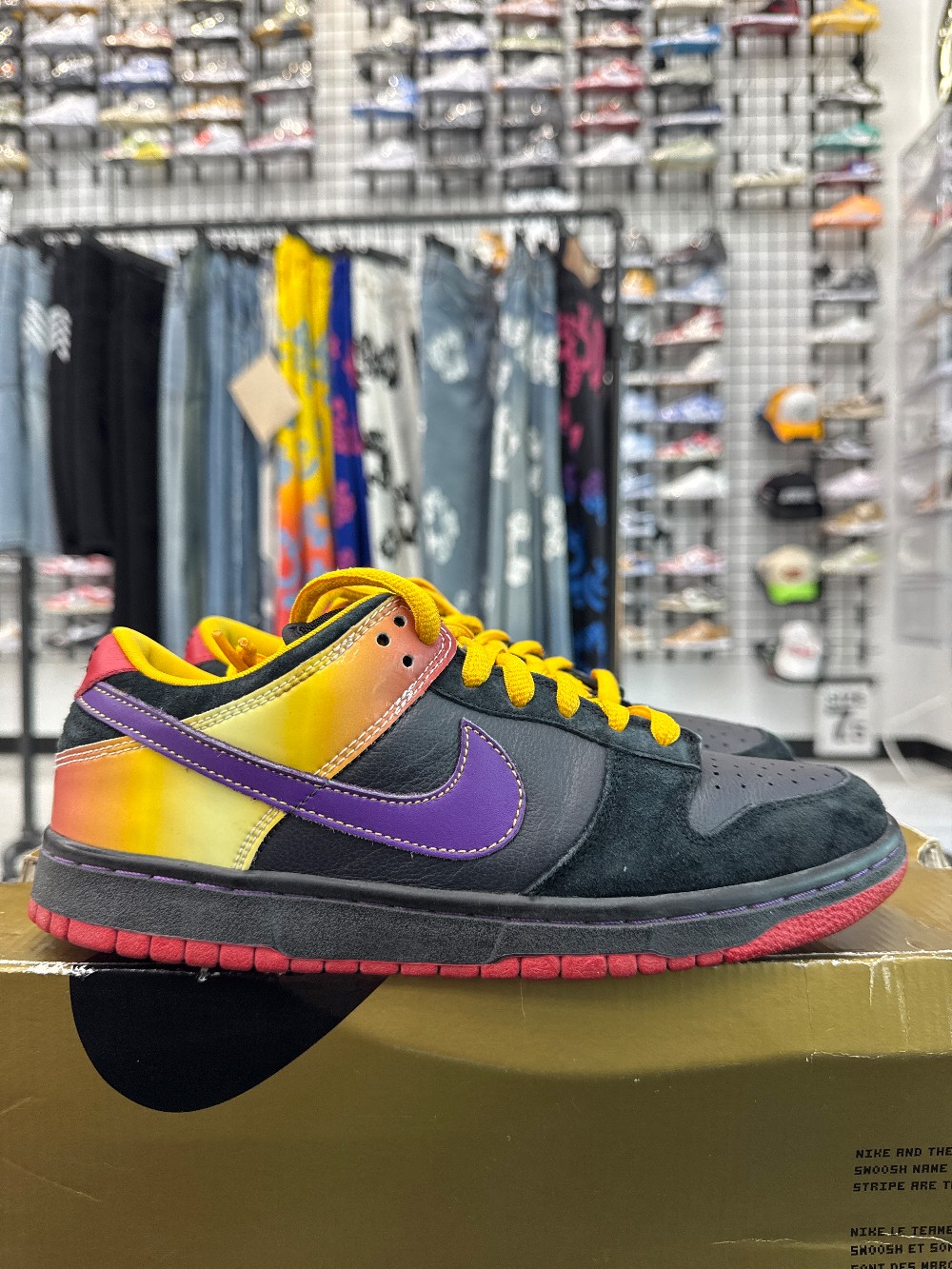 *USED* NIKE SB DUNK LOW - APPETITE FOR DESTRUCTION (2008)