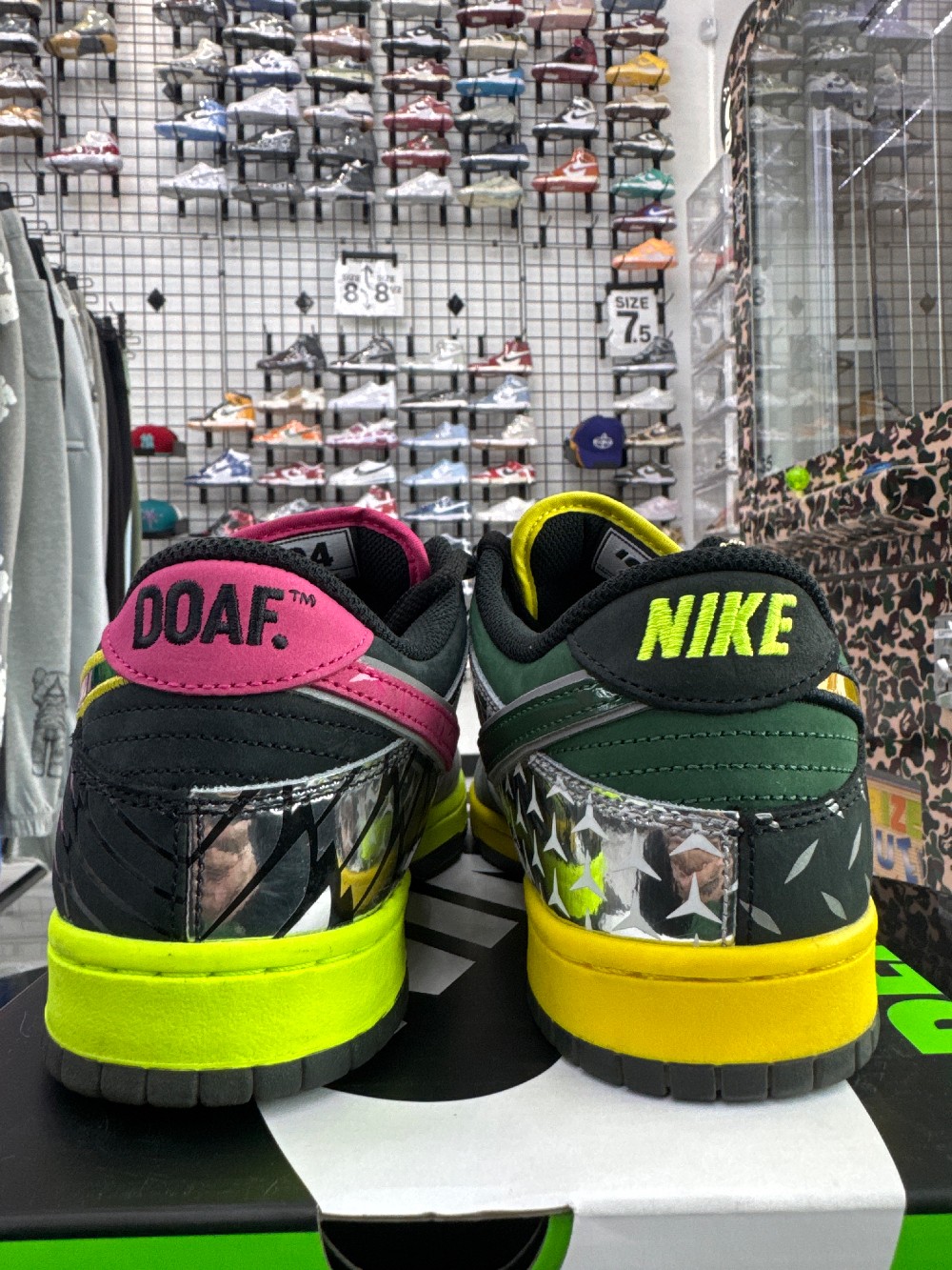 *USED* NIKE DUNK LOW X OREGON PE - WHAT THE DUCK (HOME)