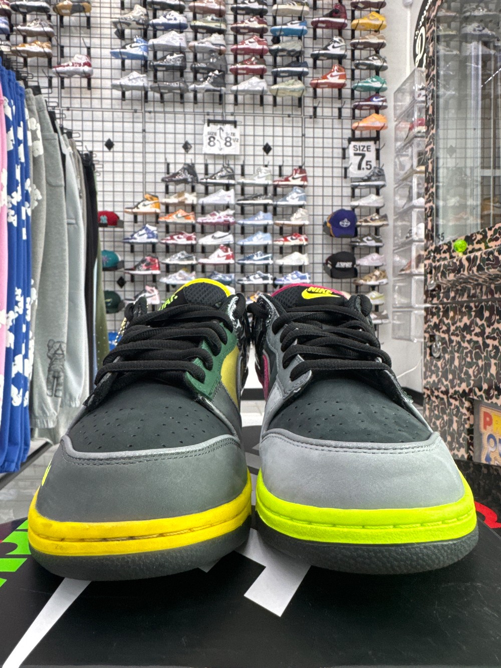 *USED* NIKE DUNK LOW X OREGON PE - WHAT THE DUCK (HOME)