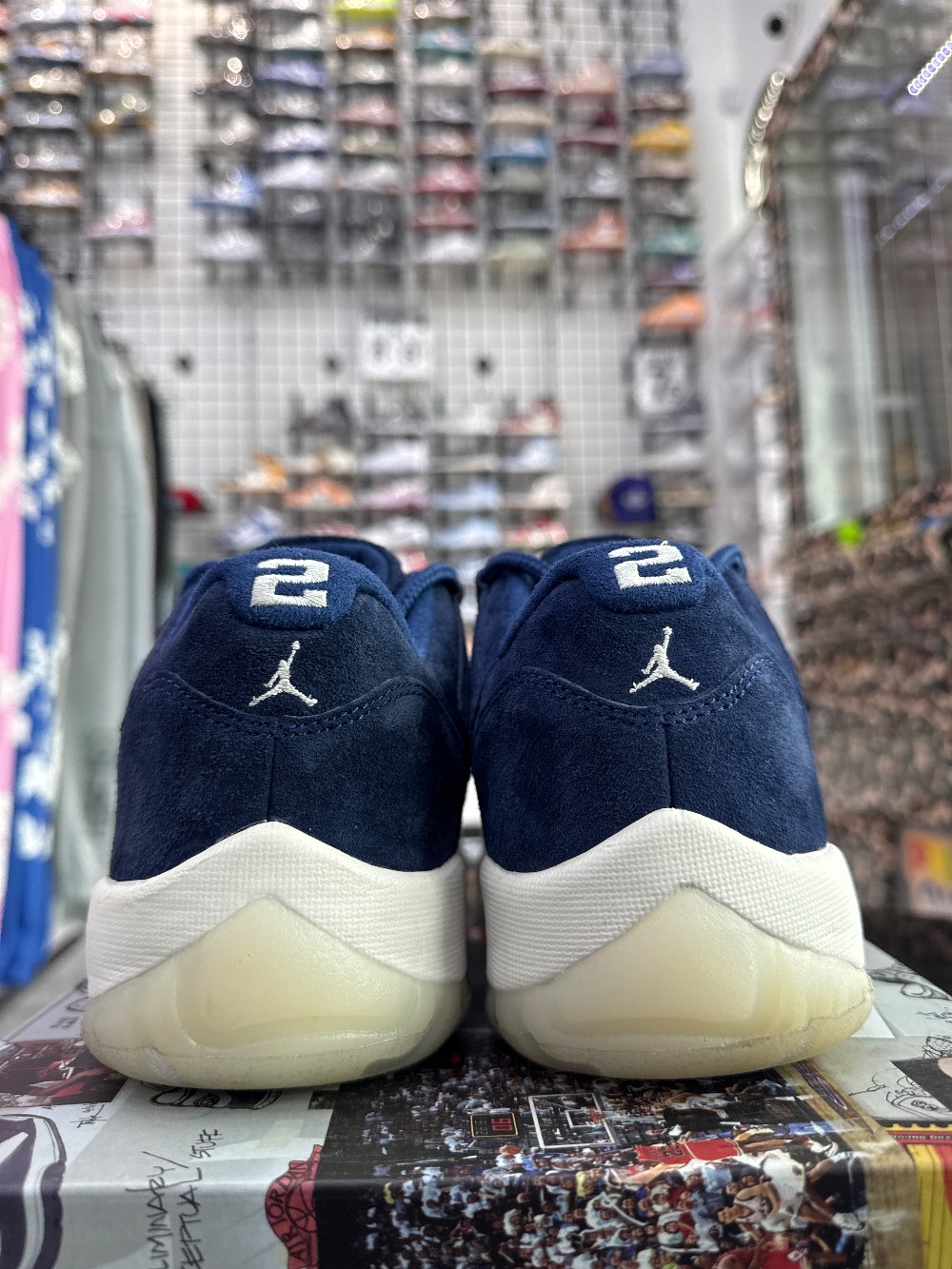 *USED* AJ 11 LOW X DEREK JETER - RE2PECT