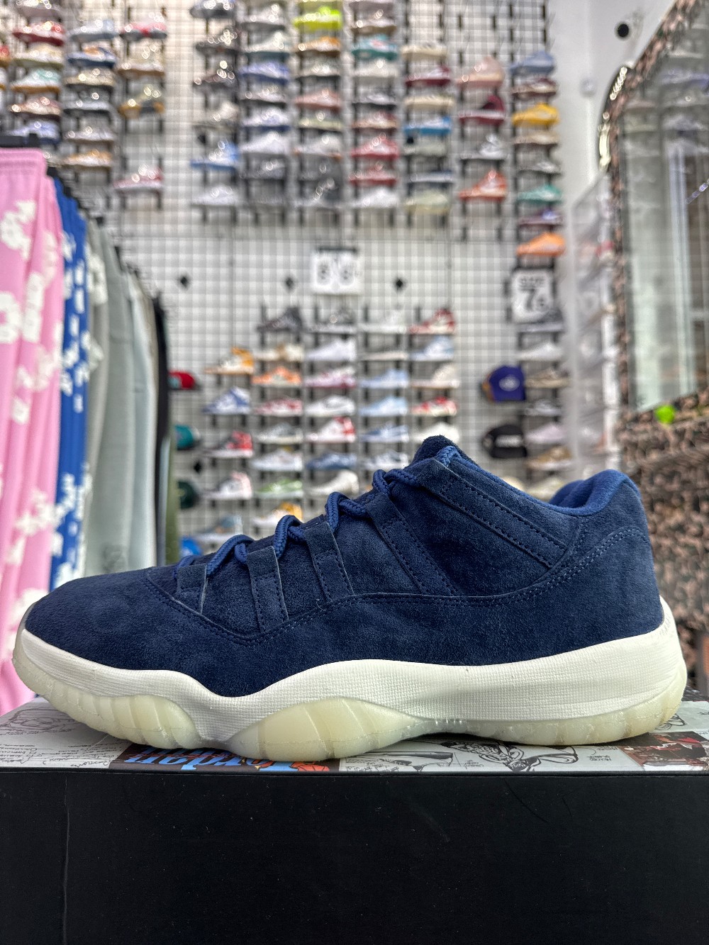 *USED* AJ 11 LOW X DEREK JETER - RE2PECT
