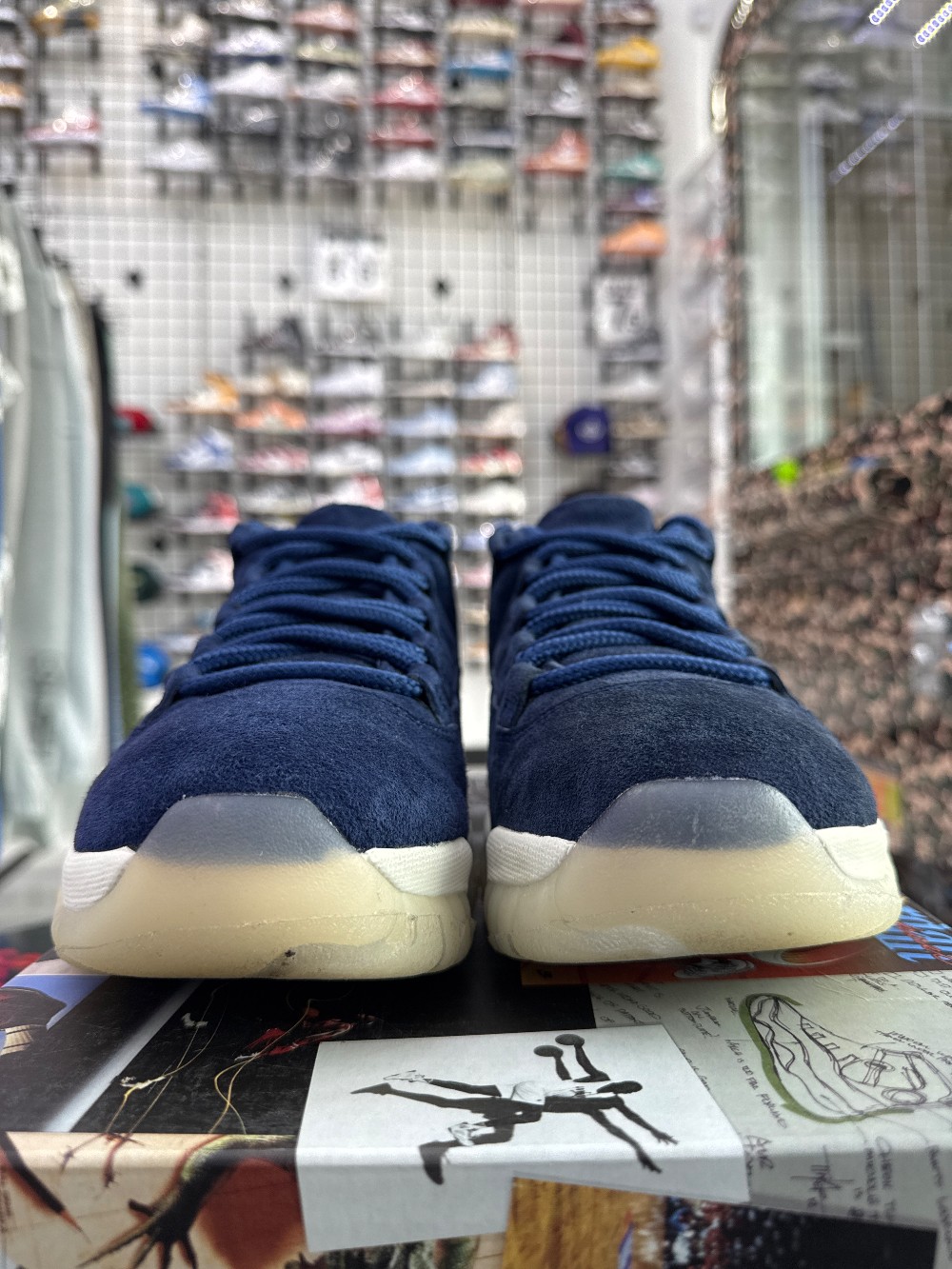 *USED* AJ 11 LOW X DEREK JETER - RE2PECT