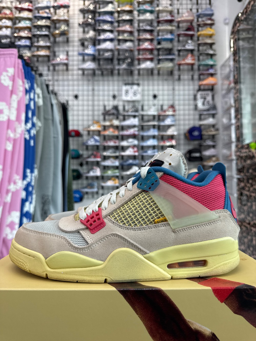 *USED* AJ 4 X UNION - GUAVA ICE