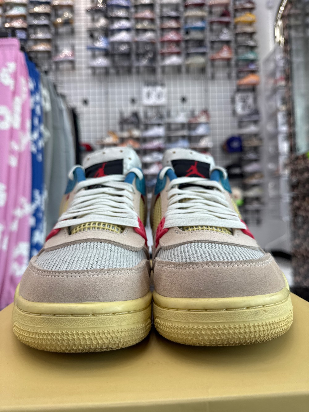 *USED* AJ 4 X UNION - GUAVA ICE