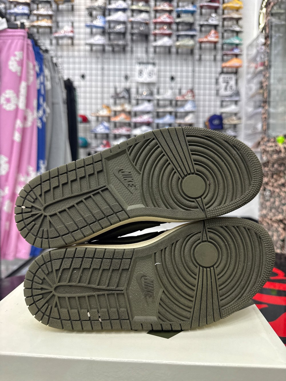 *USED* AJ 1 LOW X TRAVIS SCOTT (W) - OLIVE