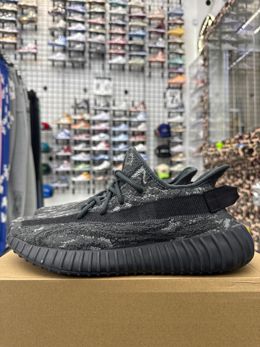 *USED* YEEZY 350 BOOST V2 - MX DARK SALT