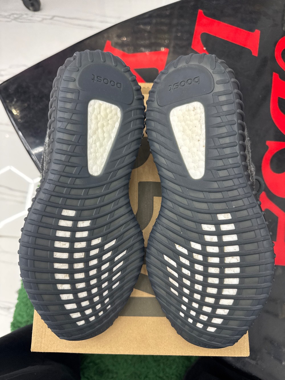 *USED* YEEZY 350 BOOST V2 - MX DARK SALT