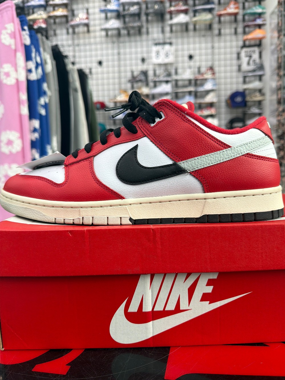 *USED* NIKE DUNK LOW - CHICAGO SPLIT