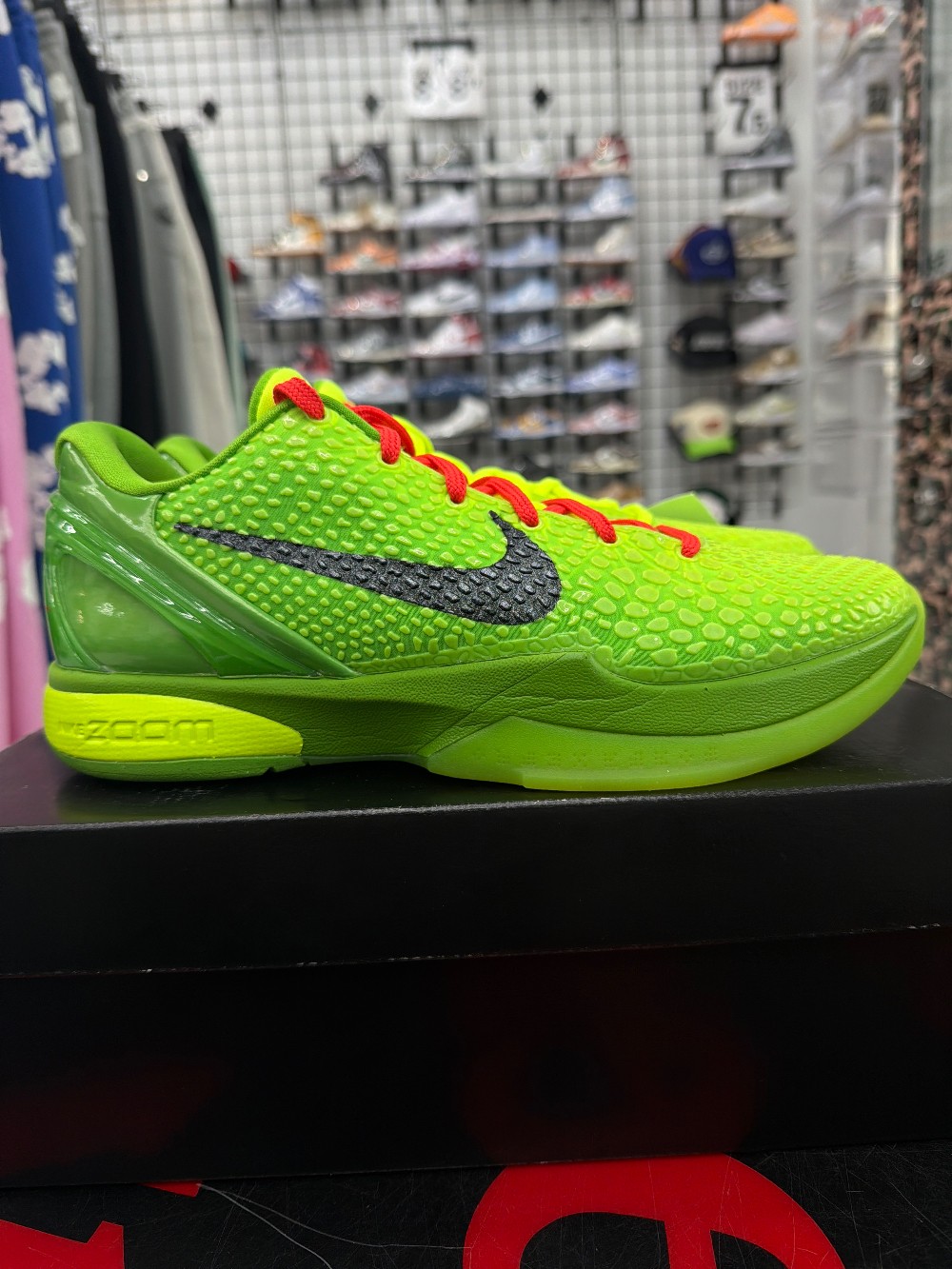 *USED* NIKE KOBE 6 PROTRO - GRINCH (2020)