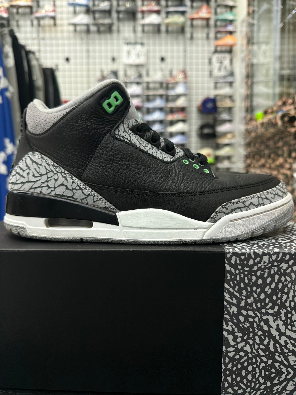 *USED* AJ 3 - GREEN GLOW