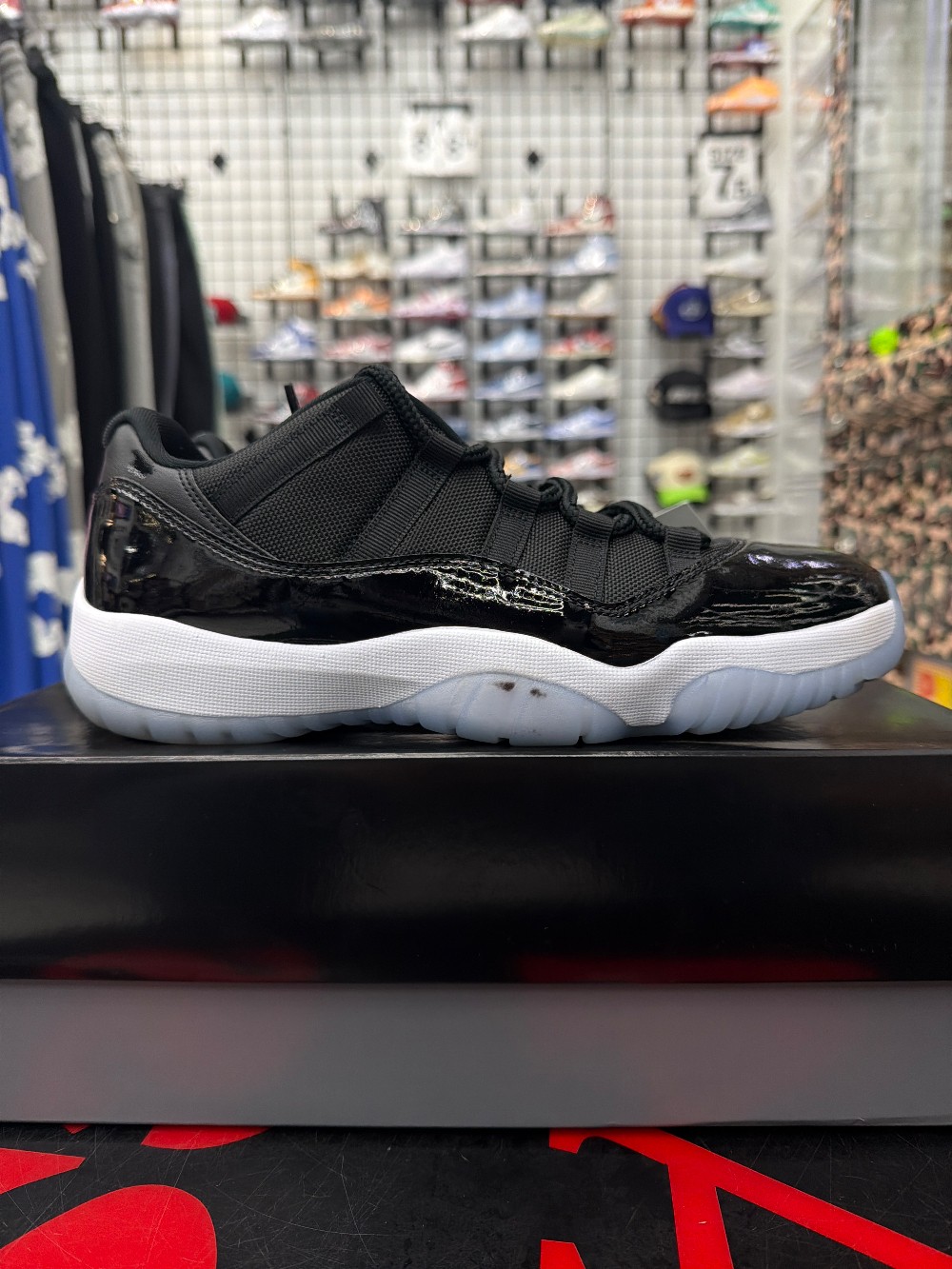 *USED* AJ 11 LOW - SPACE JAM