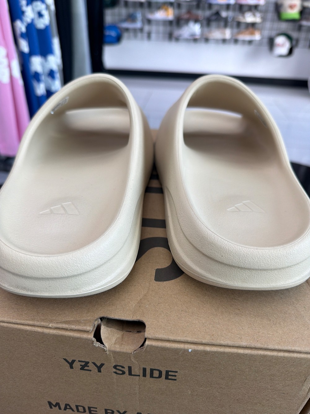 *USED/REP BOX* YEEZY SLIDE - BONE