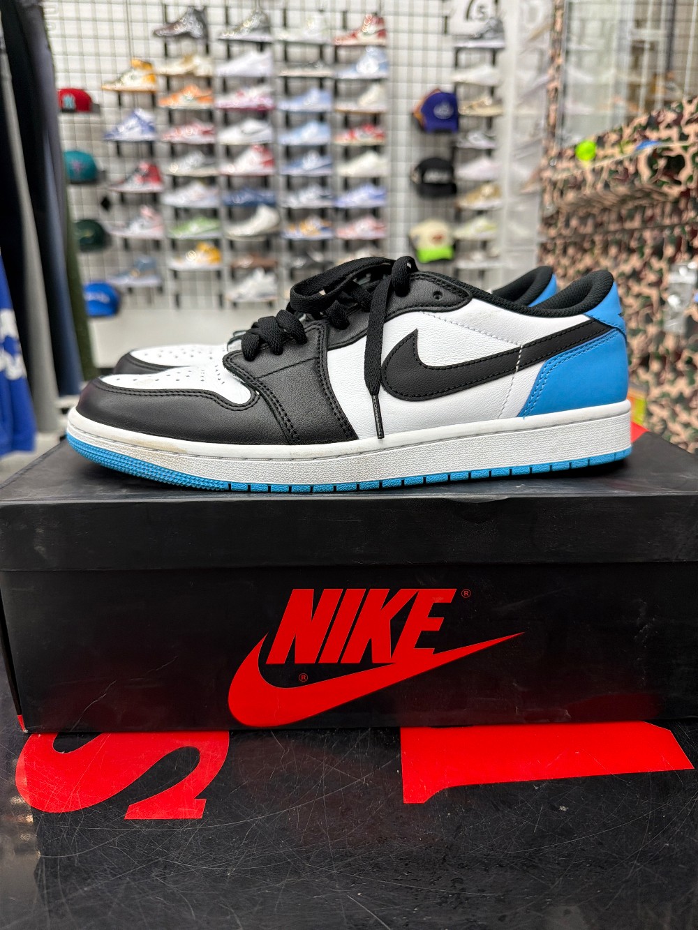 *USED/REP. BOX* AJ 1 LOW OG - POWDER BLUE