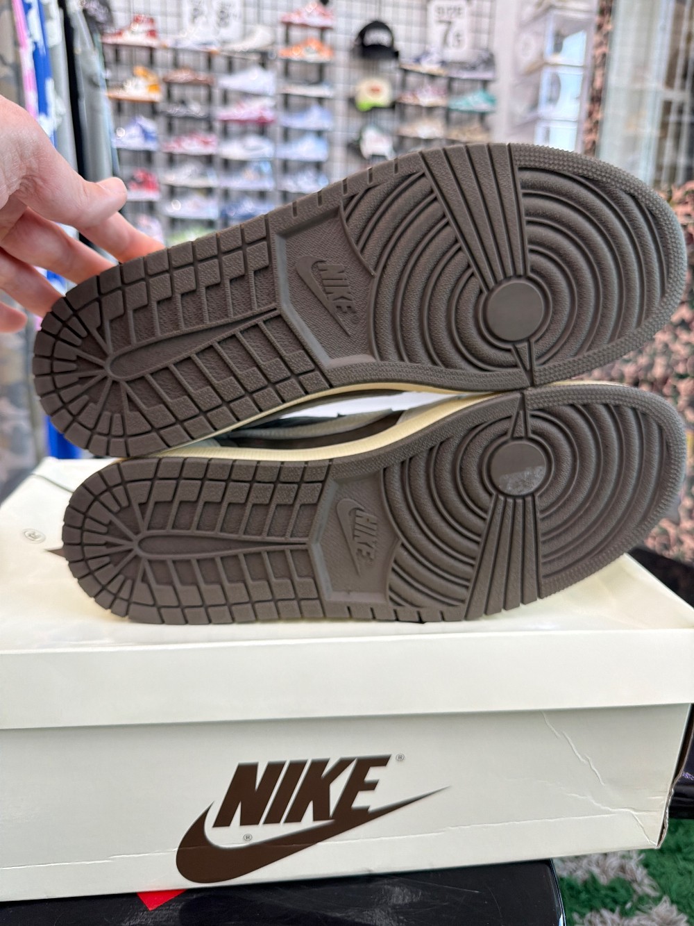 *USED* AJ 1 LOW X TRAVIS SCOTT - REVERSE MOCHA