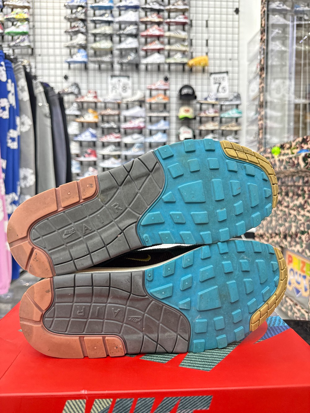 *USED* NIKE AIR MAX 1/97 - SEAN WOTHERSPOON