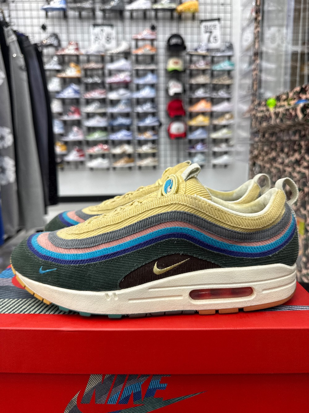 *USED* NIKE AIR MAX 1/97 - SEAN WOTHERSPOON