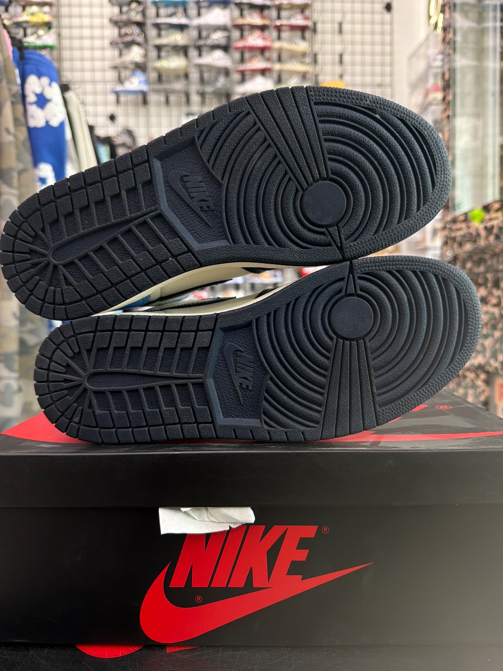 *USED* AJ 1 - OBSIDIAN