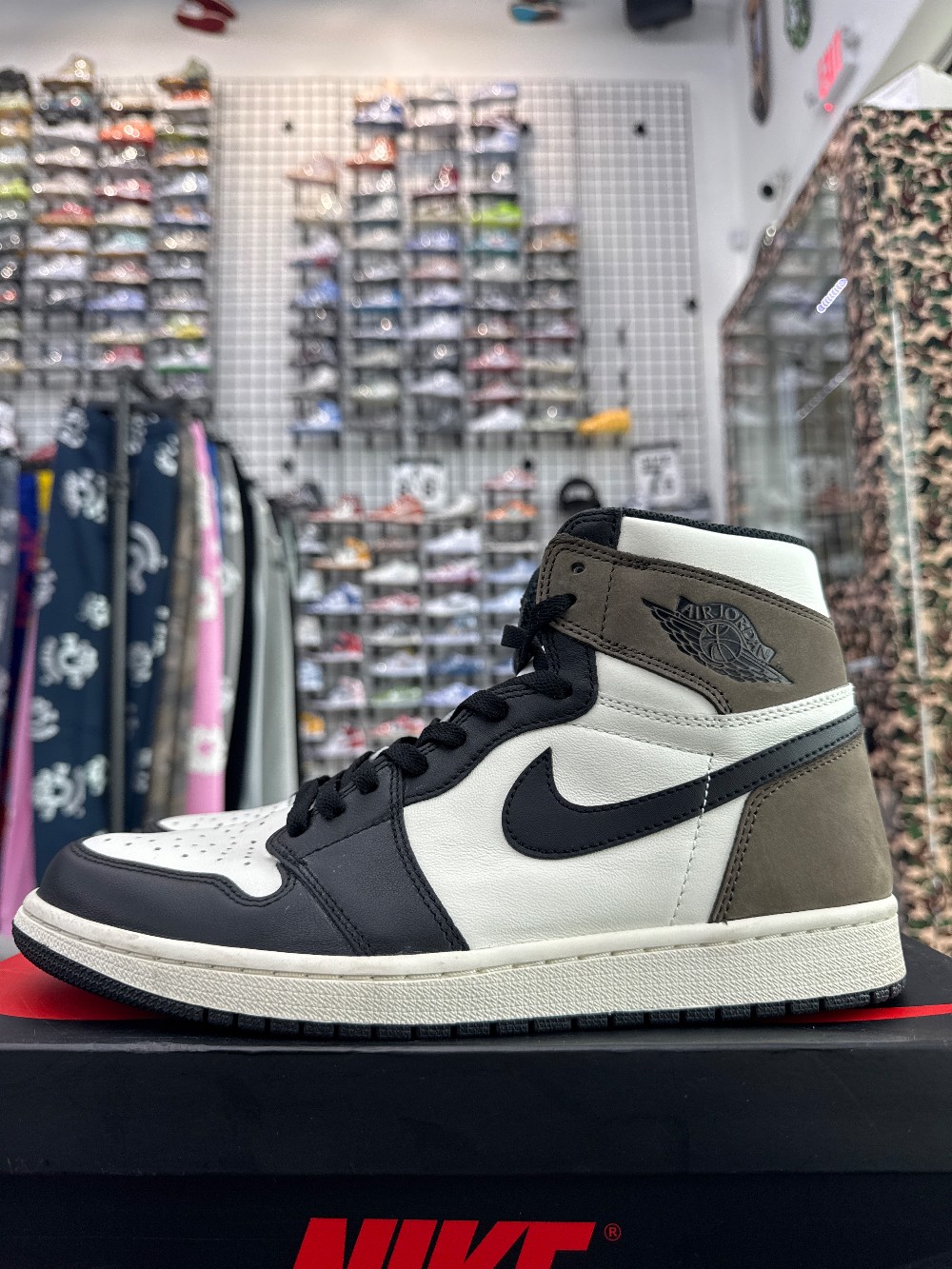*USED* AJ 1 - MOCHA