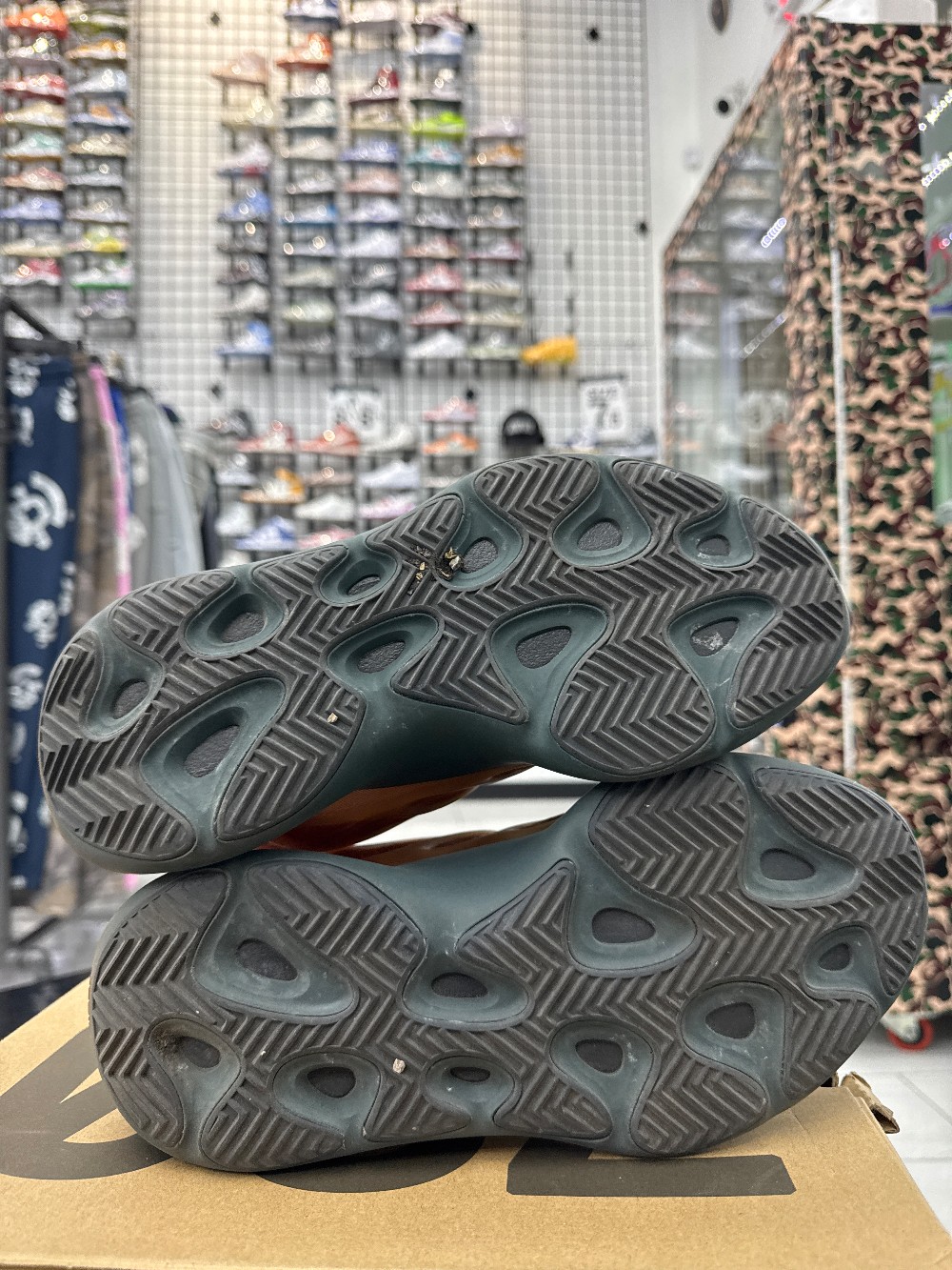 *USED* YEEZY 700 V3 - COPPER FADE