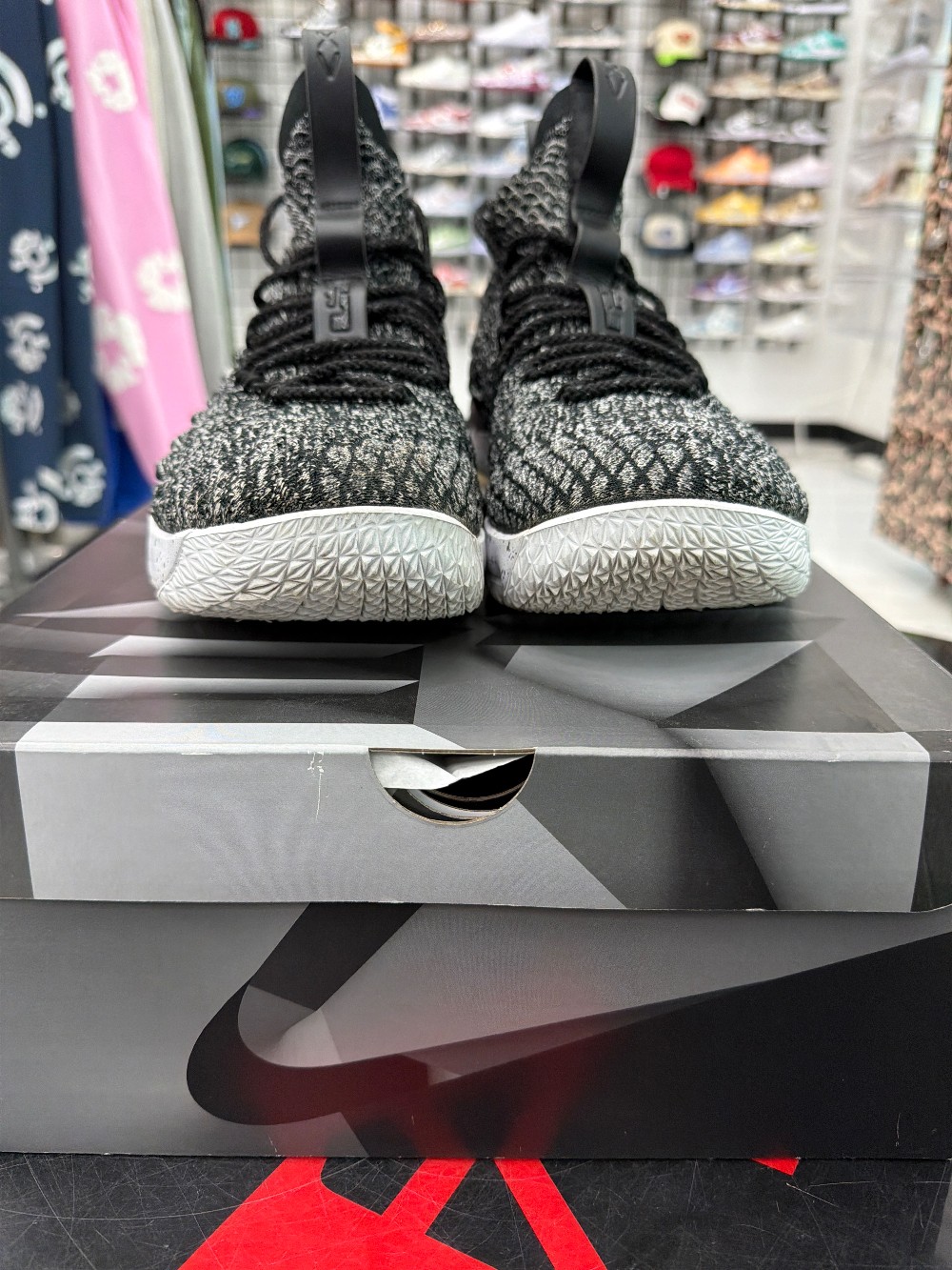 *USED* NIKE LEBRON 15 - BLACK GOLD